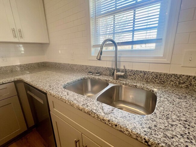 Building Photo - 317/319 E. GILBREATH STREET