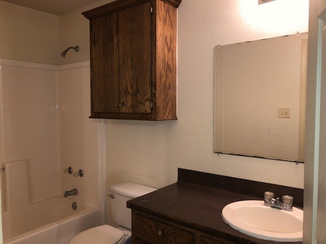 Building Photo - 1034 San Saba St