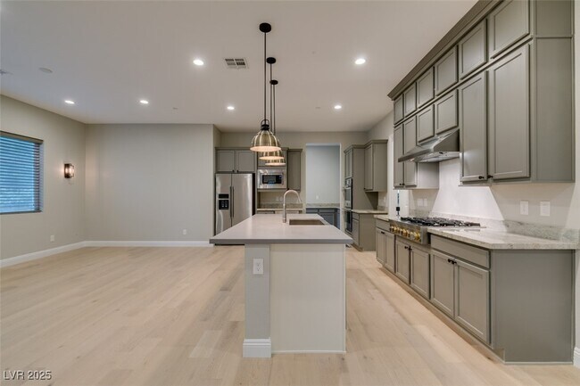 Building Photo - 2566 Speyburn Ave