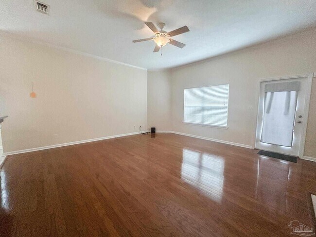 Building Photo - 1192 Longwood Dr