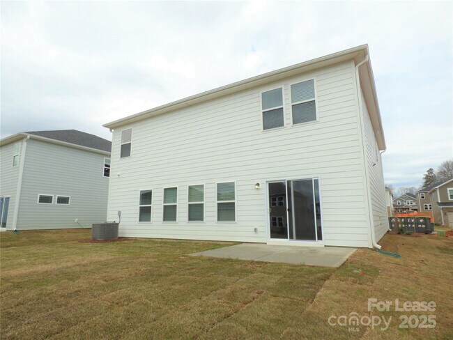 Building Photo - 1057 Red Apple St