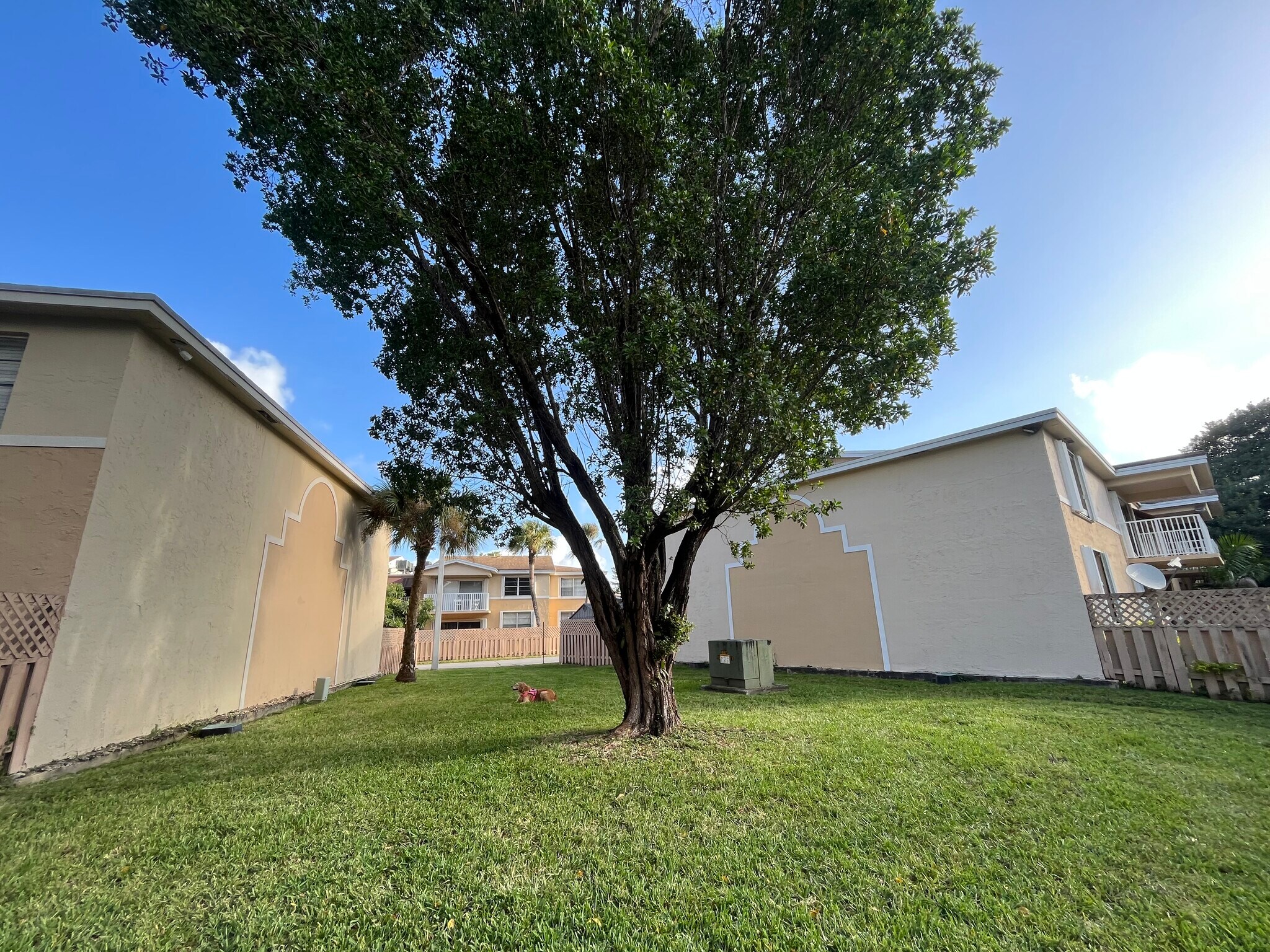 Building Photo - 4220 NW 79th Ave
