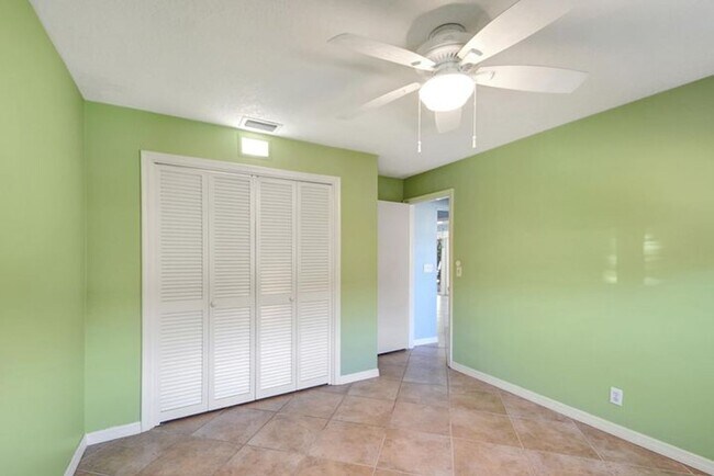 Building Photo - 1753 W Terrace Dr