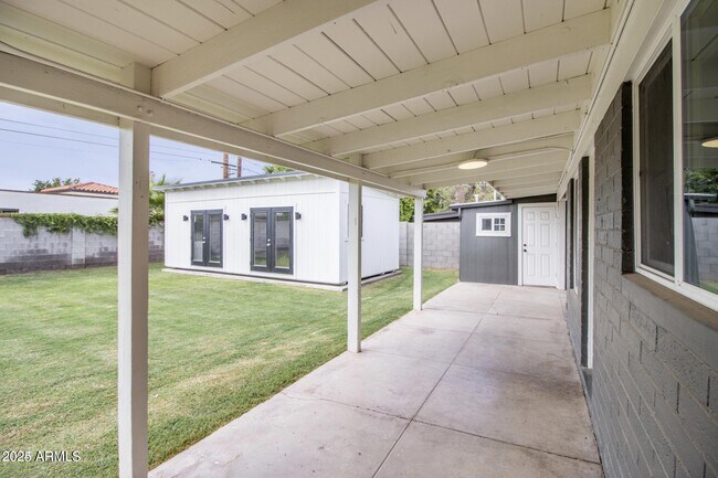 Building Photo - 1509 E Rancho Dr