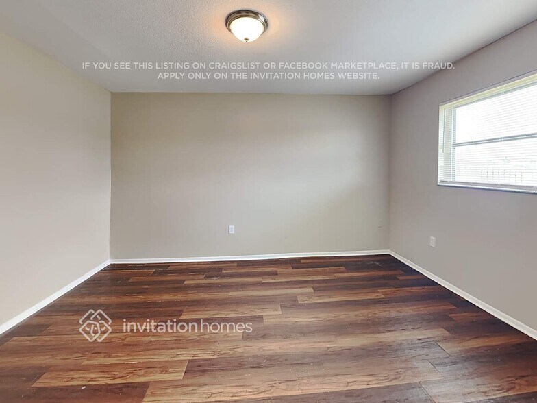 Building Photo - 11901 NW 29th Manor