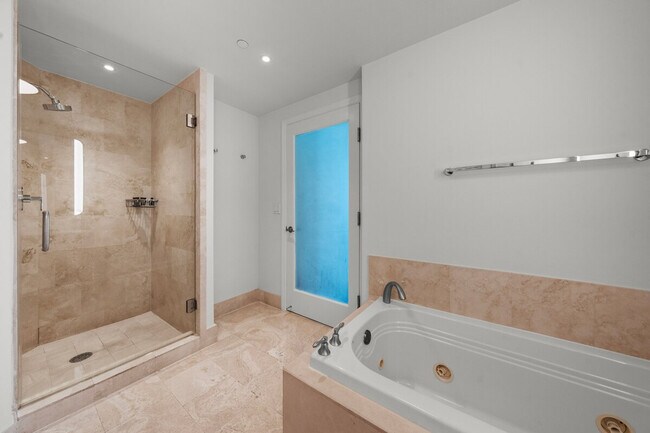 Building Photo - 4401 Collins Ave
