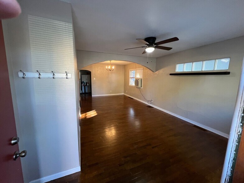 Building Photo - 816 15th St