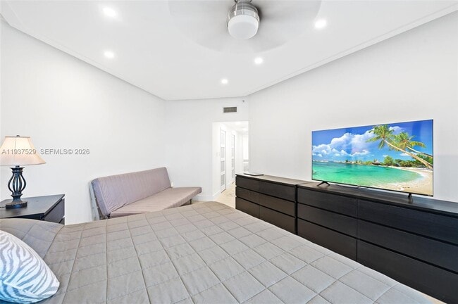 Building Photo - 16485 Collins Ave