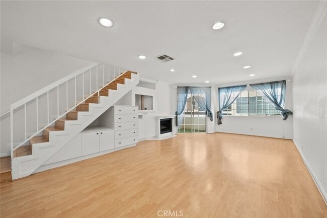 Building Photo - 333 W Alameda Ave