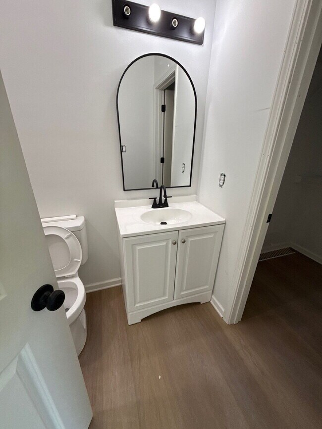 Building Photo - Fully Renovated Spacious 3BR in South Memphis – Section 8 Welcome