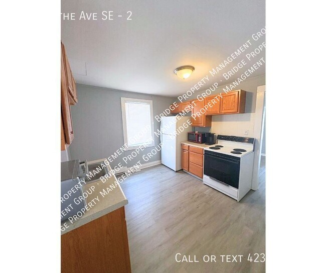 Building Photo - 1290 Blythe Ave SE