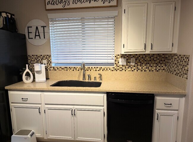 Building Photo - 30454 Silver Hawk Dr