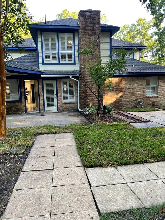 Building Photo - 2058 Shadow Rock Dr