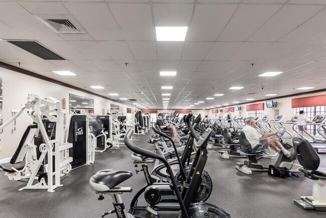 Building Photo - 4058 Ainslie Dr