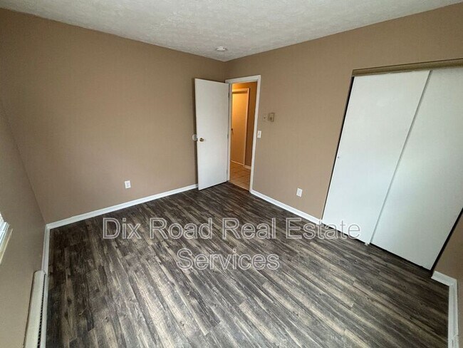Building Photo - 1080 Azel Ave