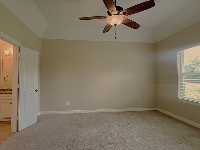 Building Photo - 9723 Highland Pointe Dr