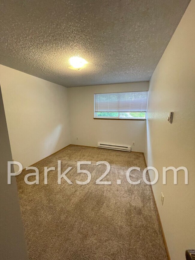 Building Photo - 1/2 Off First Full Month! Upper Floor 2 Bedroom Apartment With Washer/Dryer!