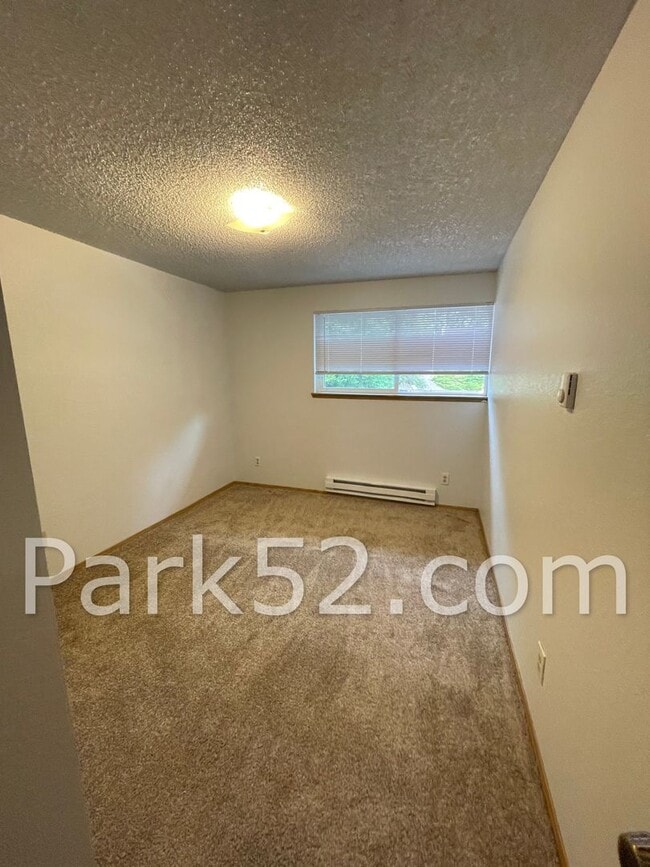 Building Photo - $500 Off First Full Month! Upper Floor 2 Bedroom 1 Bath Apartment With Washer/Dryer!