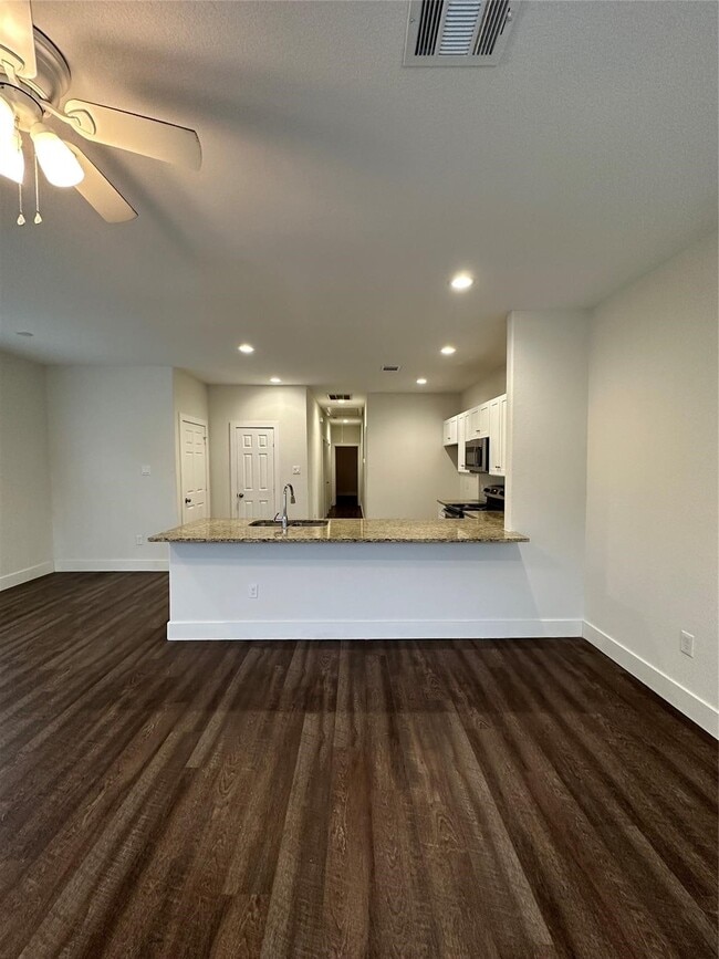 Building Photo - 9302 Bean St