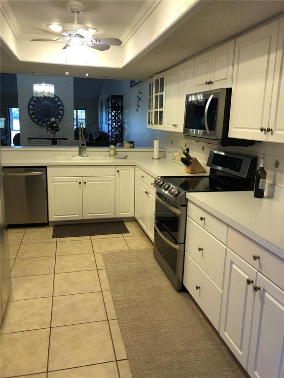 Building Photo - 4644 La Jolla Dr