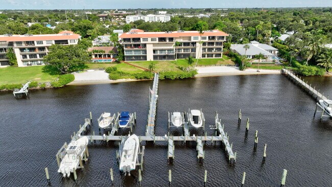 Building Photo - 624 SW St Lucie Crescent
