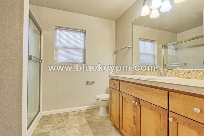 Building Photo - Unique 4 Bed, 2.5 Bath Home Near Burnt Bridge Creek Path