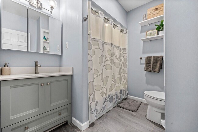 Building Photo - 25 Clark St