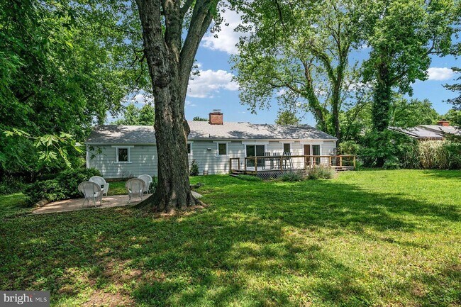 Building Photo - 109 Lake View Drive