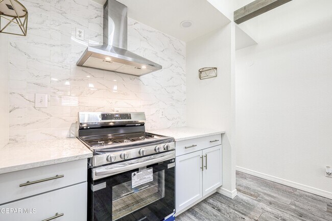 Building Photo - 5733 Saplinas Rd