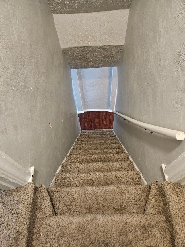 Building Photo - Central Location, Private Deck, In Unit W/...