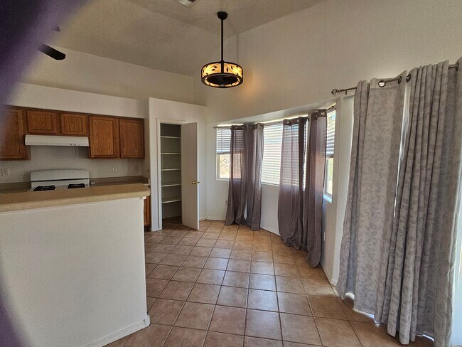 Building Photo - Clean THREE Bedroom Home For Rent