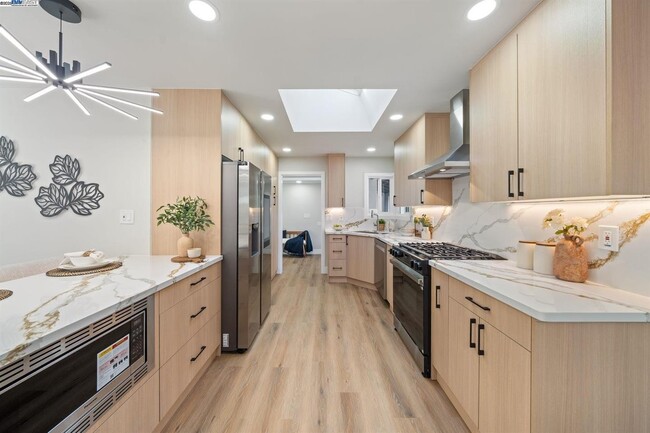 Building Photo - 3613 Perada Dr