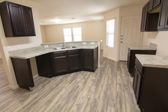 Building Photo - 4914 War Horse Dr
