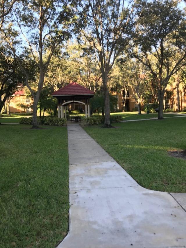 Building Photo - 5032 Lantana Rd