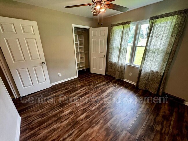Building Photo - 103 Newman Dr