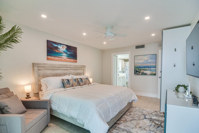 Building Photo - 6260 Palma Del Mar Blvd S