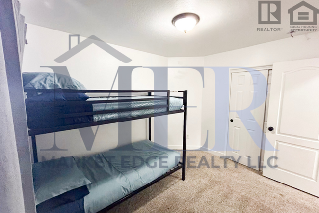 Building Photo - 3Bed/2Bath Furnished Home 2 Car Gar - 19th...