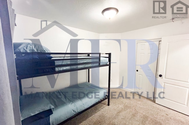 Building Photo - 3Bed/2Bath Furnished Home at 19th Ave & So...