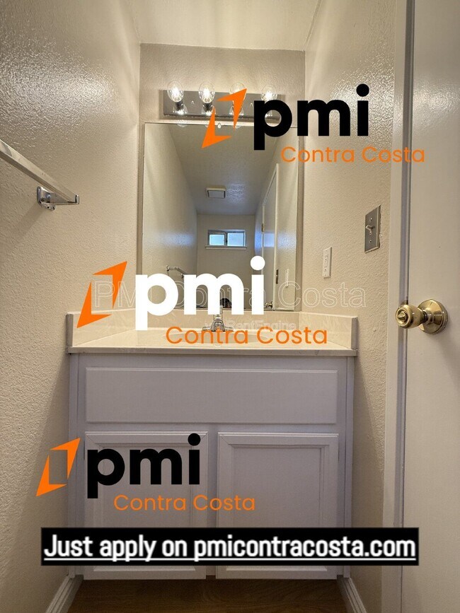 Building Photo - 974 Signal Ct