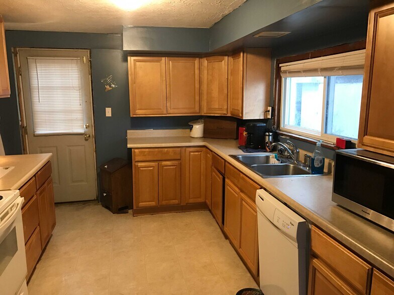 Building Photo - 995 Old US Route 33