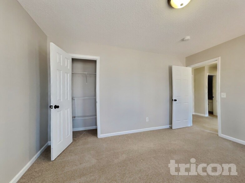 Building Photo - 226 Linden Rd