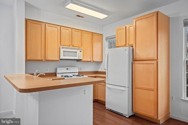 Building Photo - 23094 Fontwell Square