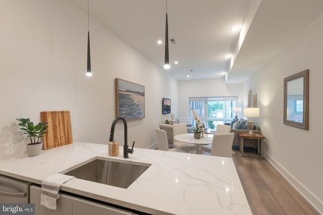 Building Photo - 1421-23-1423 E Columbia Ave