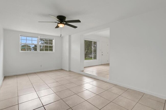 Building Photo - 1034 Sparkman St