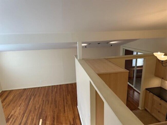 Building Photo - 423 Springvale Rd