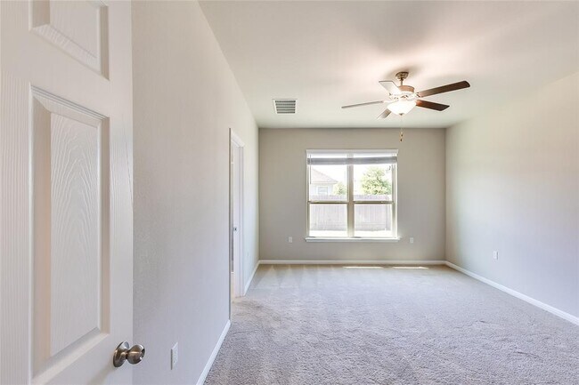 Building Photo - 821 Falkland Trace