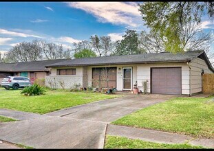 Building Photo - 8534 Dillon St