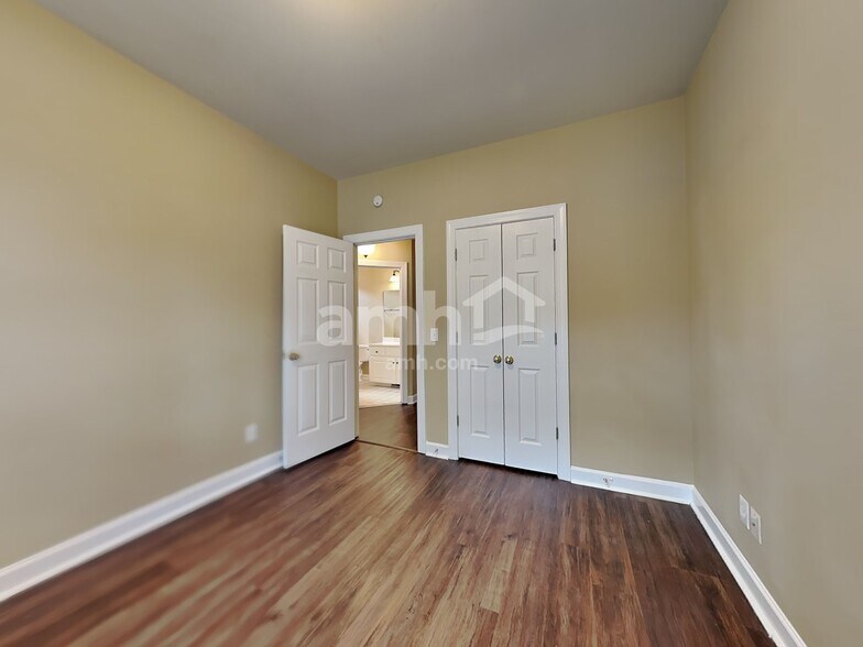 Building Photo - 1100 Secotan Pl