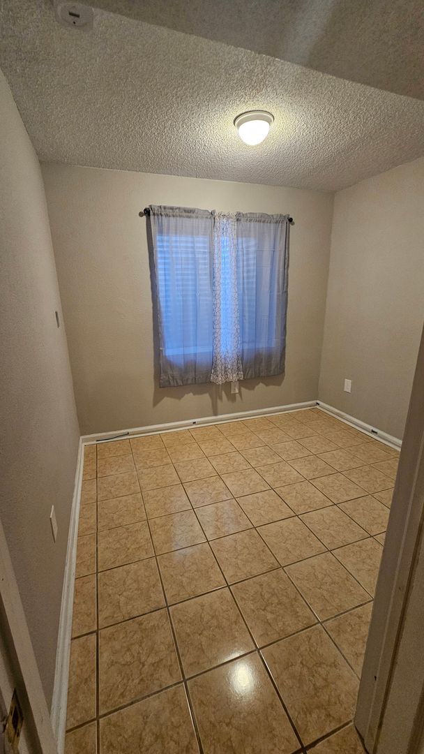 Building Photo - $2700 | 4BR/2.5BA | Pet Friendly House wit...