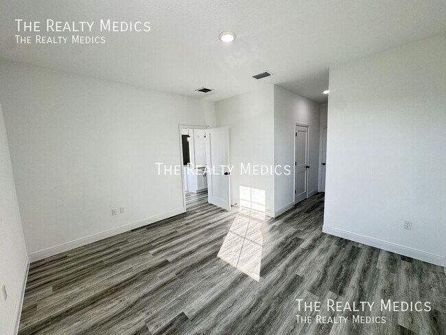 Building Photo - 310 Dogfish Way